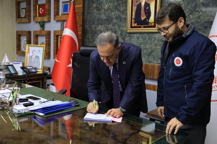 Vali Usta, Gazze’ye Kurban Bağışladı