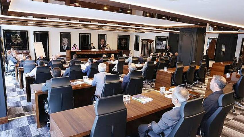 Belediye Meclisi’nde Gerginlik  Başkan Arıkan’dan Bana Hesap Soramazsınız Yanıtı