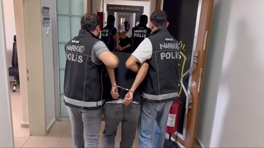 20’li Yaşlarda 25 Suç Kayıtları Var