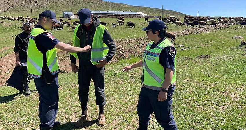 JANDARMASINDAN ‘GÖRÜNÜR OL GÜVENDE KAL’ UYGULAMASI