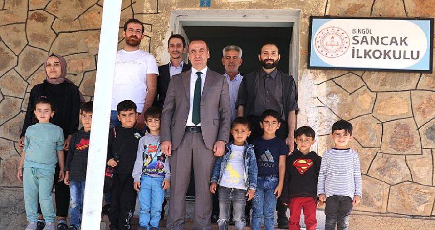 YÜCEL, KÖY OKULLARINI ZİYARET ETTİ