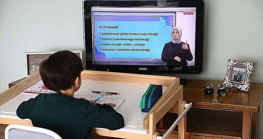 OKULLAR YENİDEN UZAKTAN EĞİTİME GEÇTİ